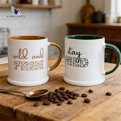Mug seramik dengan logo skrin sutera